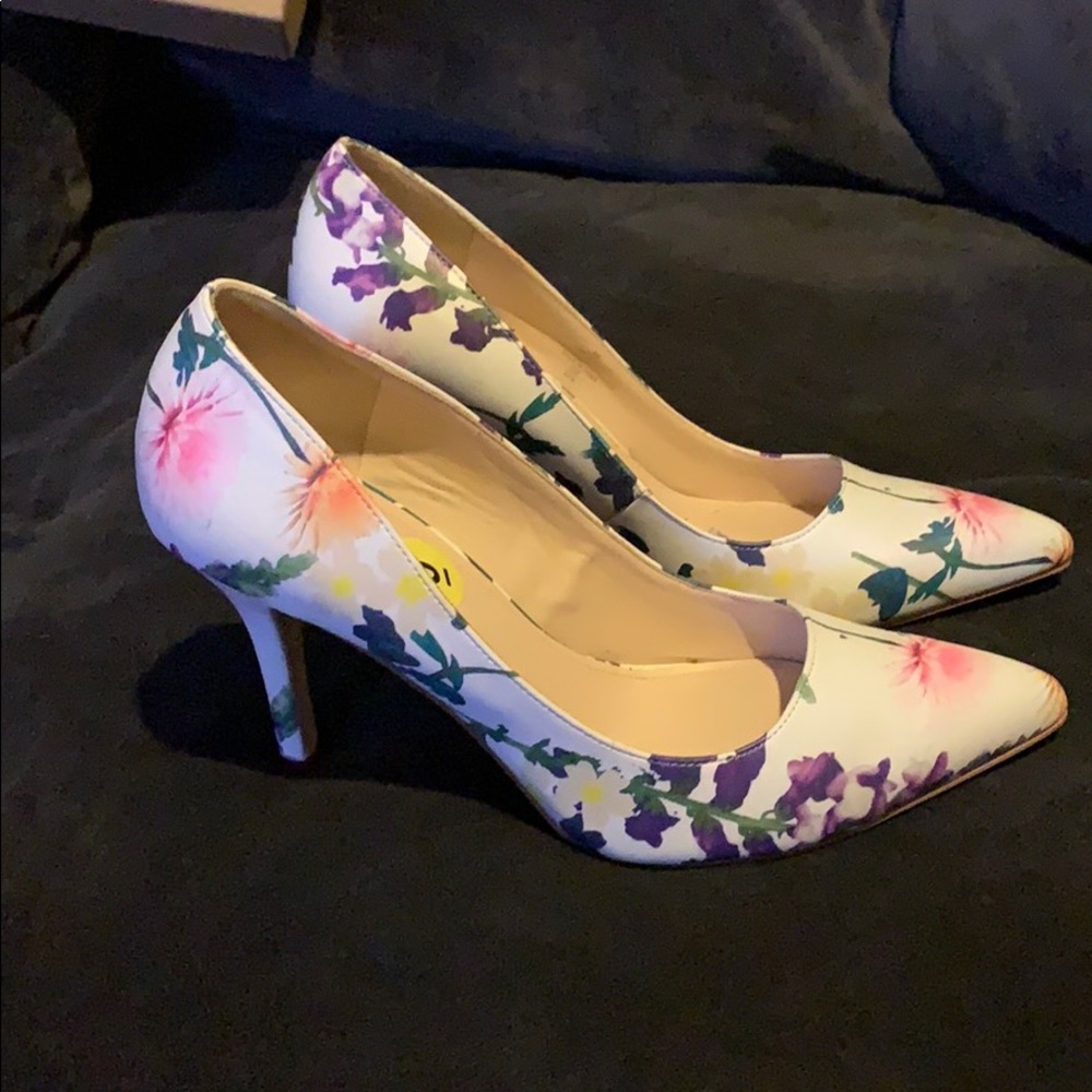 Nine West floral shoes